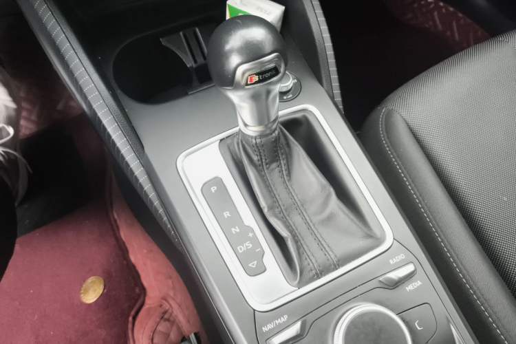 Used Audi Q2L 2018 35 TFSI Advanced Dynamic Version China VI Emission Standard Gear Lever