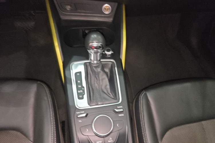 Used Audi Q2L 2018 35 TFSI Fashion Dynamic Version China V Emission Standard Gear Lever