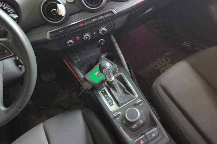 Used Audi Q2L 2018 35 TFSI Launch Exclusive Edition China VI Gear Lever
