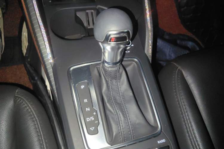 Used Audi Q2L 2018 35 TFSI Launch Exclusive Edition China VI Gear Lever