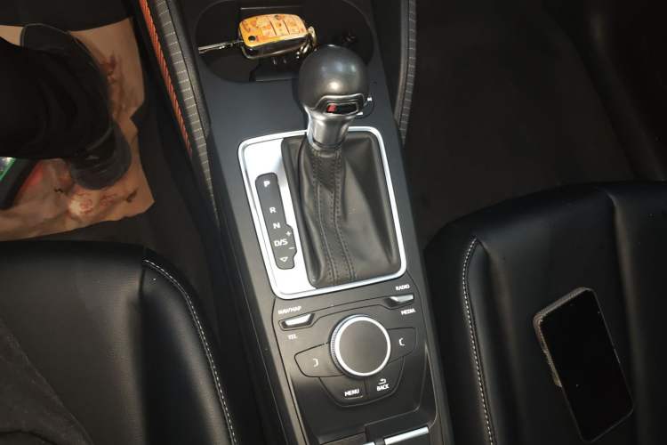 Used Audi Q2L 2018 35 TFSI Launch Exclusive Edition China VI Gear Lever