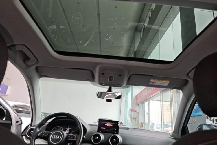 Used Audi Q2L 2018 35 TFSI Luxury Prestige Version China VI Headliner