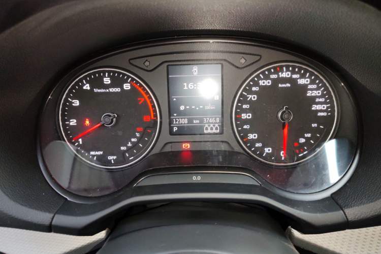 Used Audi Q2L 2018 35 TFSI Luxury Prestige Version China VI Instrument Cluster