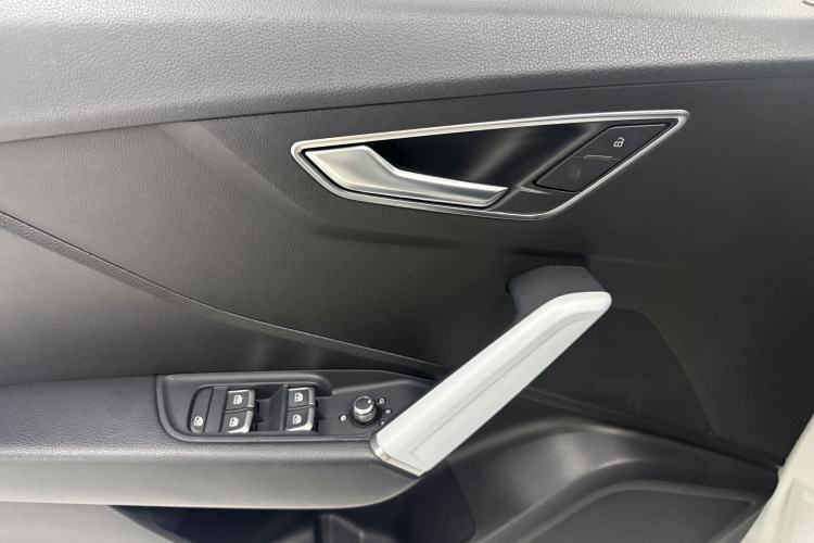 Used Audi Q2L 2018 35 TFSI Fashionable & Elegant Version China VI Emission Standard Interior 1