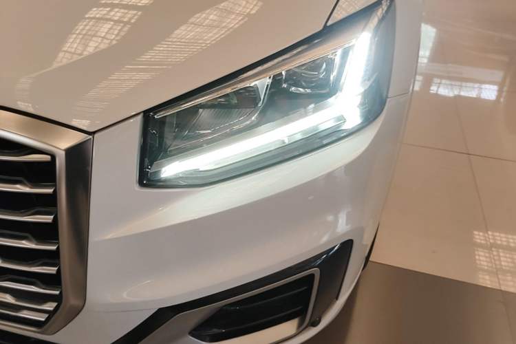 Used Audi Q2L 2018 35 TFSI Fashionable & Elegant Version China VI Emission Standard Left Front Headlight