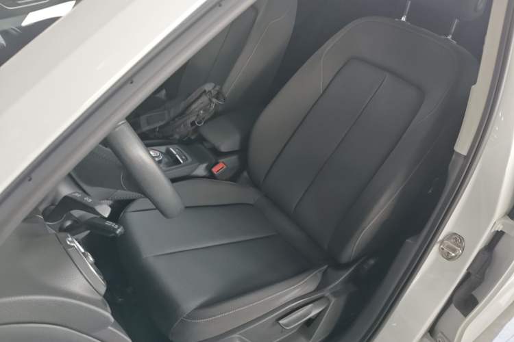 Used Audi Q2L 2018 35 TFSI Launch Exclusive Edition China VI Left Front Seat