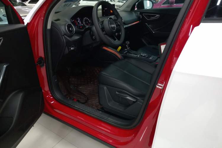 Used Audi Q2L 2018 35 TFSI Launch Exclusive Edition China VI Left Front Seat