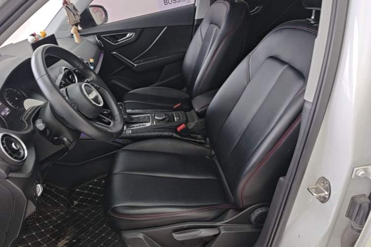 Used Audi Q2L 2018 35 TFSI Launch Exclusive Edition China VI Left Front Seat