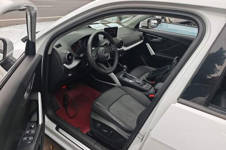 Used Audi Q2L 2018 35 TFSI Fashionable & Elegant Version China VI Emission Standard Left Front Seat
