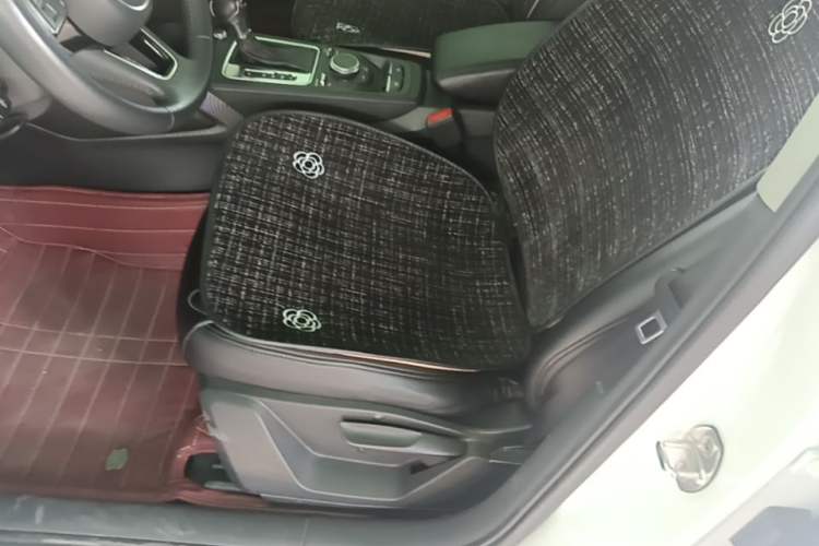 Used Audi Q2L 2018 35 TFSI Launch Exclusive Edition China VI Left Front Seat