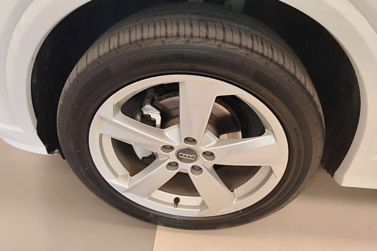 Used Audi Q2L 2018 35 TFSI Fashionable & Elegant Version China VI Emission Standard Left Front Wheel Hub