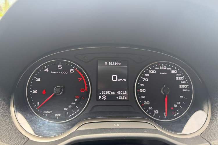 Used Audi Q2L 2018 35 TFSI Fashion Dynamic Version China VI Emission Standard Odometer Close Up