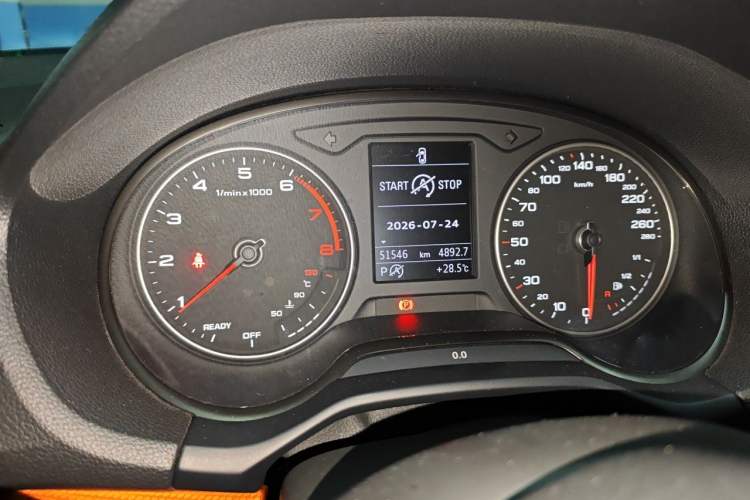 Used Audi Q2L 2018 35 TFSI Fashionable & Elegant Version China VI Emission Standard Odometer Close Up
