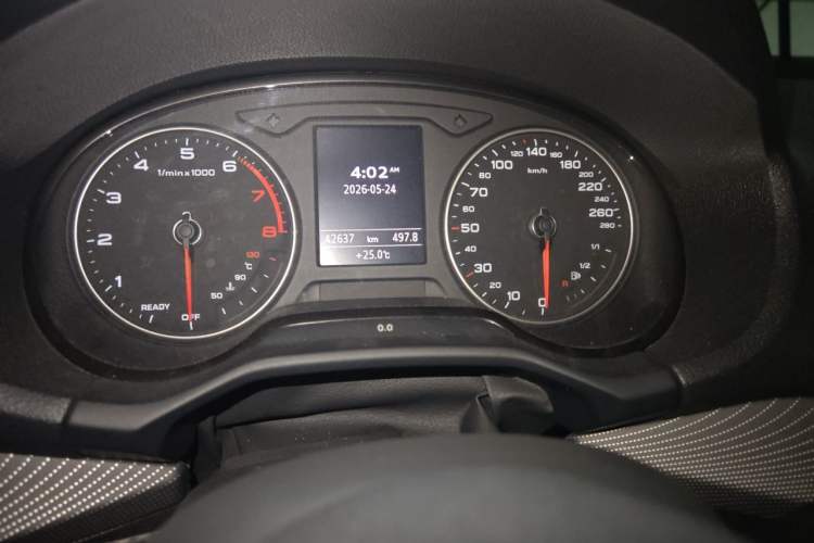 Used Audi Q2L 2018 35 TFSI Launch Exclusive Edition China VI Odometer Close Up