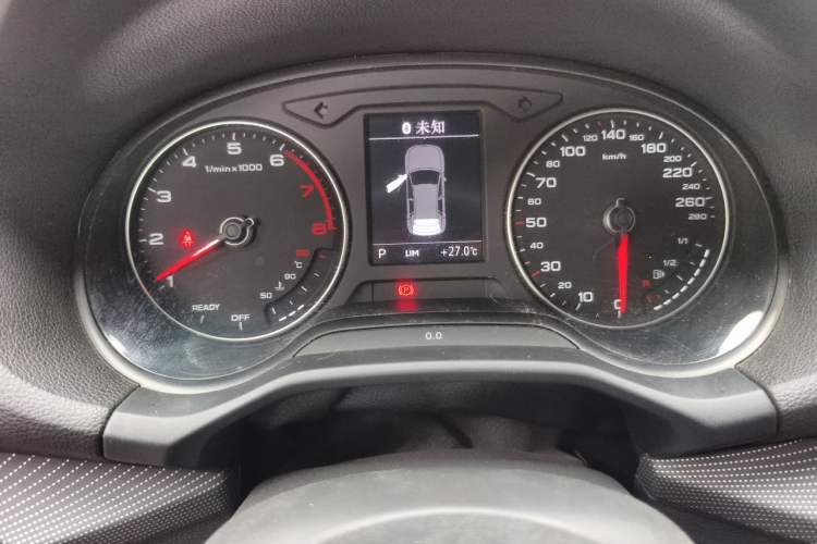 Used Audi Q2L 2018 35 TFSI Launch Exclusive Edition China V Odometer Close Up