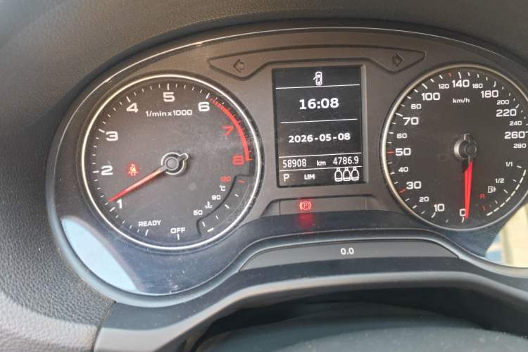 Used Audi Q2L 2018 35 TFSI Launch Exclusive Edition China V Odometer Close Up