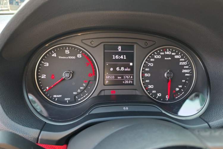 Used Audi Q2L 2018 35 TFSI Launch Exclusive Edition China V Odometer Close Up