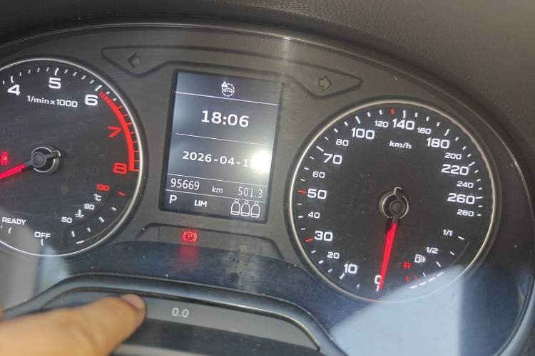 Used Audi Q2L 2018 35 TFSI Launch Exclusive Edition China VI Odometer Close Up