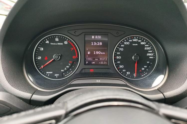 Used Audi Q2L 2018 35 TFSI Launch Exclusive Edition China V Odometer Close Up