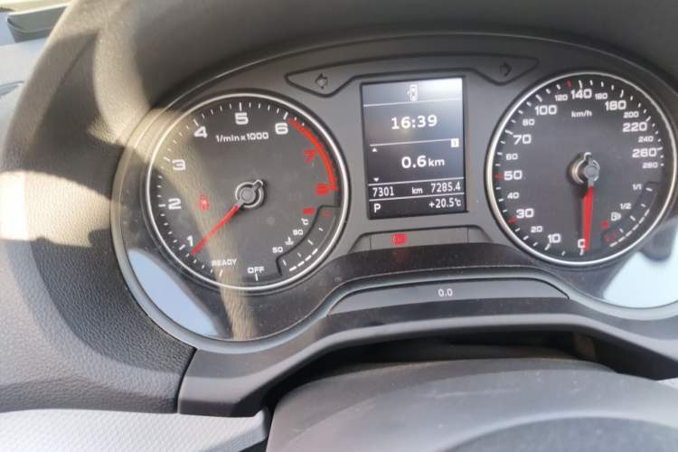Used Audi Q2L 2018 35 TFSI Fashion Elegant Version China V Odometer Close Up