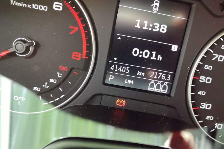 Used Audi Q2L 2018 35 TFSI Launch Exclusive Edition China V Odometer Close Up