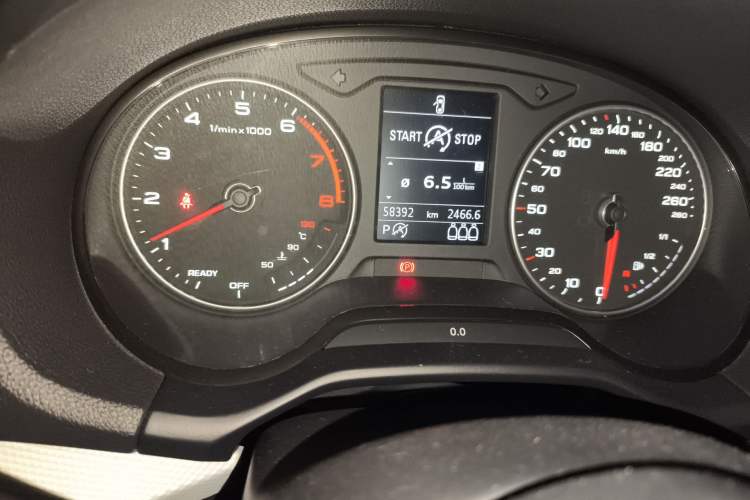 Used Audi Q2L 2018 35 TFSI Fashion Elegant Version China V Odometer Close Up