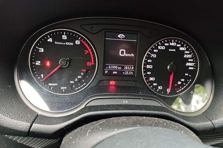 Used Audi Q2L 2018 35 TFSI Launch Exclusive Edition China V Odometer Close Up