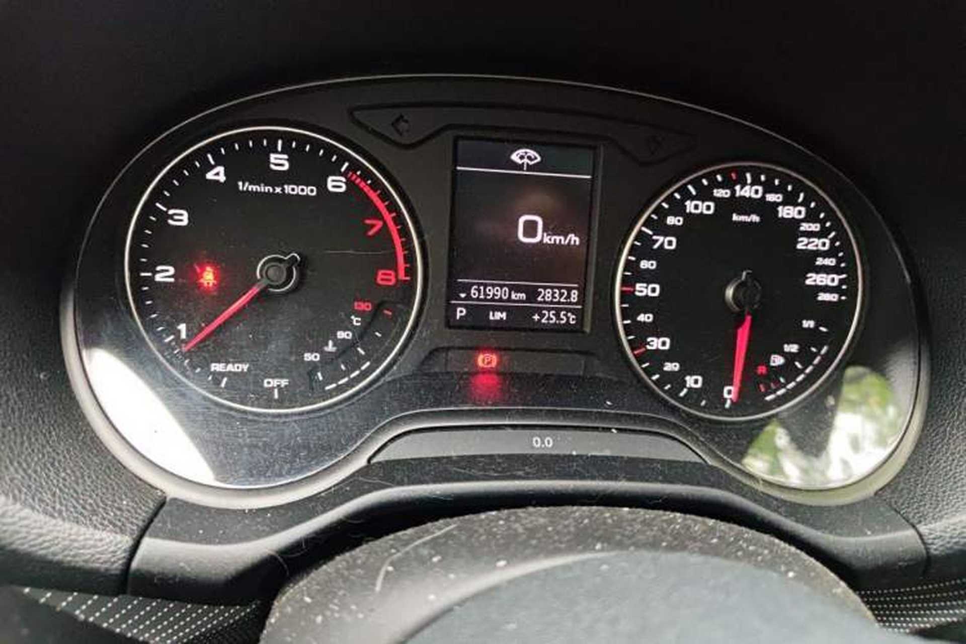Used Audi Q2L 2018 35 TFSI Launch Exclusive Edition China V Odometer Close Up