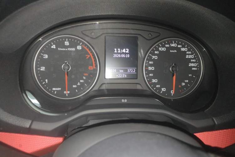 Used Audi Q2L 2018 35 TFSI Fashion Dynamic Version China VI Emission Standard Odometer Close Up