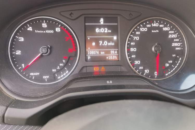 Used Audi Q2L 2018 35 TFSI Launch Exclusive Edition China V Odometer Close Up