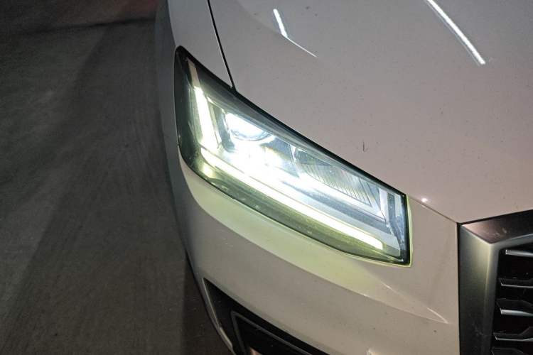 Used Audi Q2L 2018 35 TFSI Fashionable & Elegant Version China VI Emission Standard Right Front Headlight