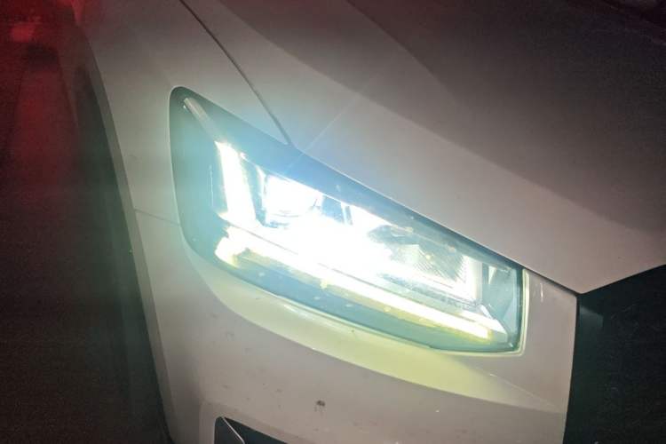 Used Audi Q2L 2018 35 TFSI Fashion Dynamic Version China V Emission Standard Right Front Headlight