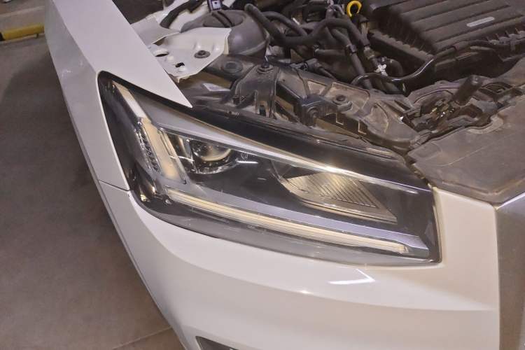 Used Audi Q2L 2018 35 TFSI Fashionable & Elegant Version China VI Emission Standard Right Front Headlight