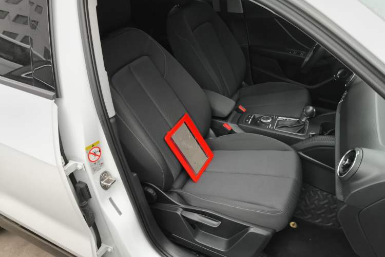 Used Audi Q2L 2018 35 TFSI Launch Exclusive Edition China VI Right Front Seat