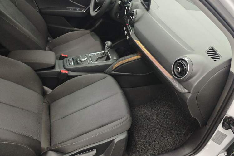 Used Audi Q2L 2018 35 TFSI Launch Exclusive Edition China VI Right Front Seat