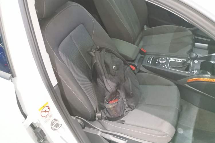 Used Audi Q2L 2018 35 TFSI Launch Exclusive Edition China VI Right Front Seat