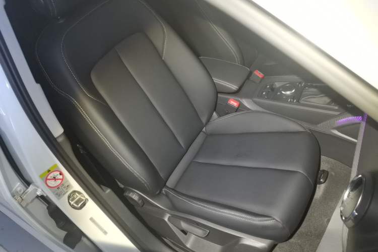 Used Audi Q2L 2018 35 TFSI Launch Exclusive Edition China VI Right Front Seat