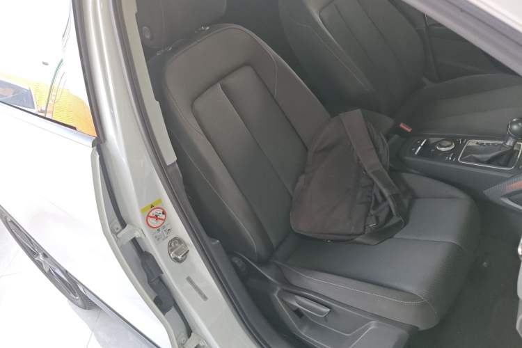 Used Audi Q2L 2018 35 TFSI Launch Exclusive Edition China VI Right Front Seat