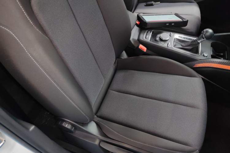 Used Audi Q2L 2018 35 TFSI Launch Exclusive Edition China VI Right Front Seat