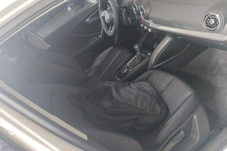 Used Audi Q2L 2018 35 TFSI Launch Exclusive Edition China VI Right Front Seat