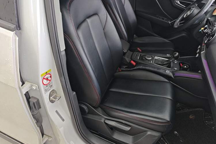Used Audi Q2L 2018 35 TFSI Launch Exclusive Edition China VI Right Front Seat