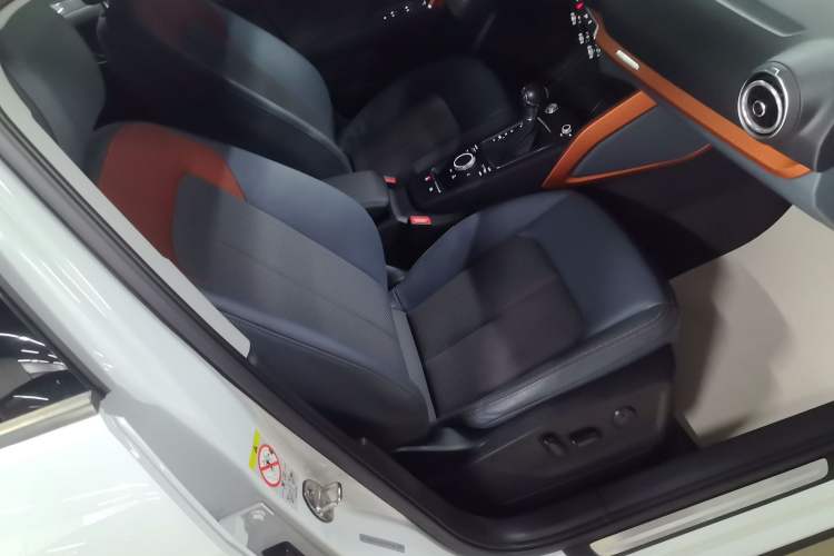 Used Audi Q2L 2018 35 TFSI Fashionable & Elegant Version China VI Emission Standard Right Front Seat