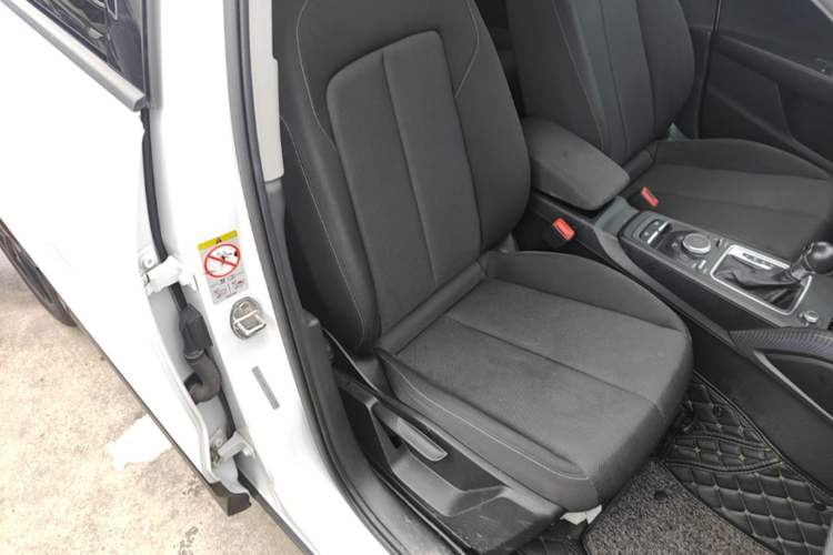 Used Audi Q2L 2018 35 TFSI Launch Exclusive Edition China VI Right Front Seat