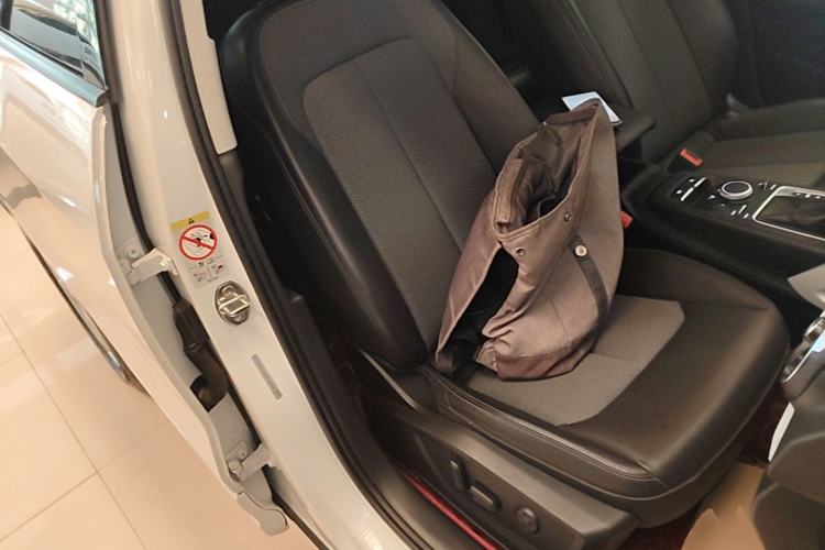 Used Audi Q2L 2018 35 TFSI Fashionable & Elegant Version China VI Emission Standard Right Front Seat