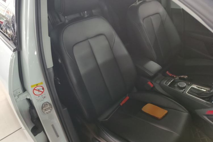Used Audi Q2L 2018 35 TFSI Launch Exclusive Edition China VI Right Front Seat