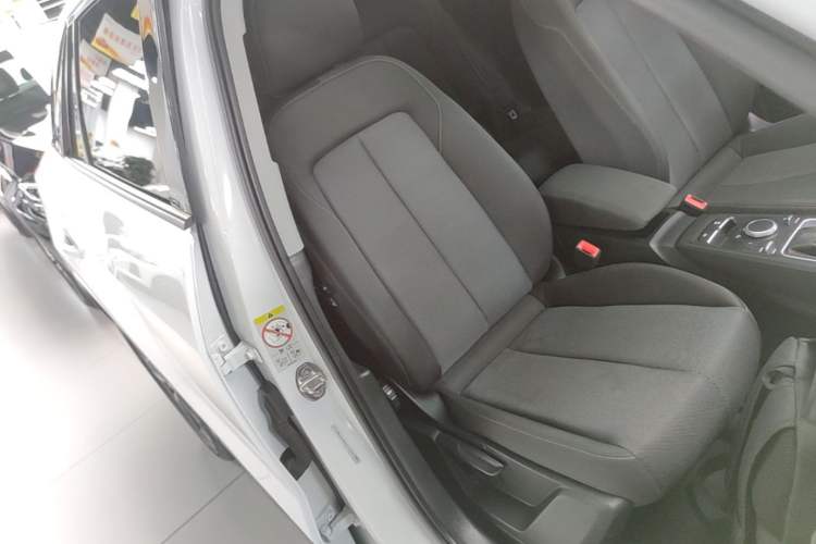 Used Audi Q2L 2018 35 TFSI Launch Exclusive Edition China VI Right Front Seat