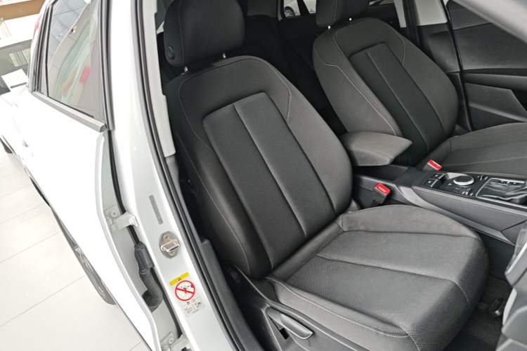 Used Audi Q2L 2018 35 TFSI Luxury Prestige Version China VI Right Front Seat
