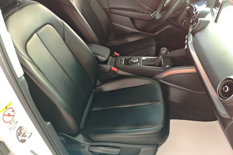 Used Audi Q2L 2018 35 TFSI Launch Exclusive Edition China VI Right Front Seat