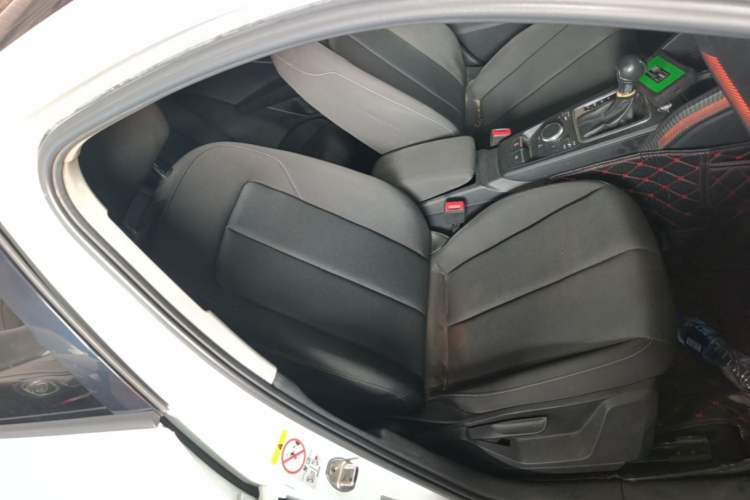 Used Audi Q2L 2018 35 TFSI Launch Exclusive Edition China VI Right Front Seat