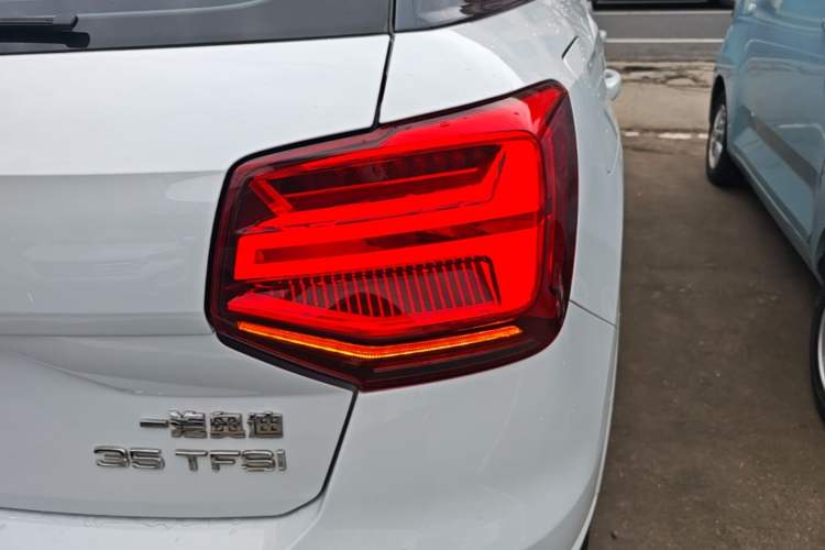Used Audi Q2L 2018 35 TFSI Fashionable & Elegant Version China VI Emission Standard Right Rear Taillight